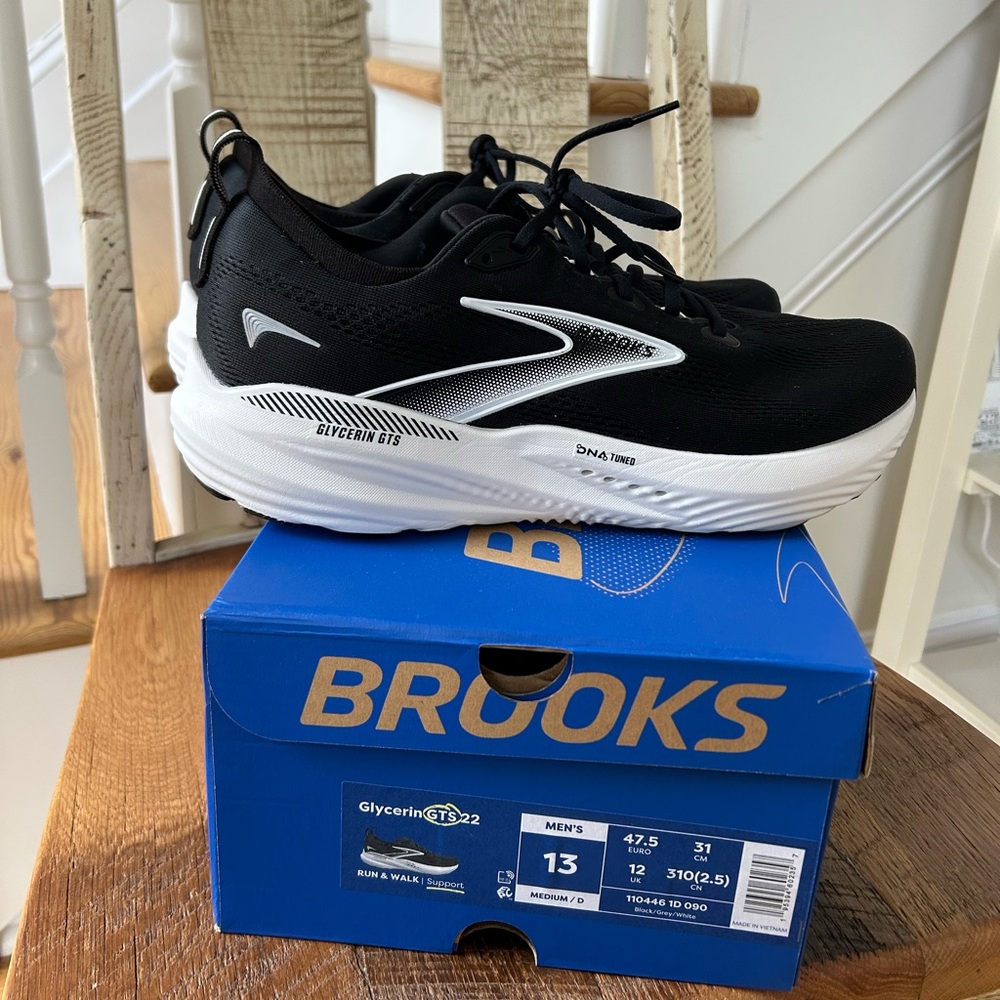 Men’s Brooks Black Glycerin GTS 22 Run & Walk Shoes